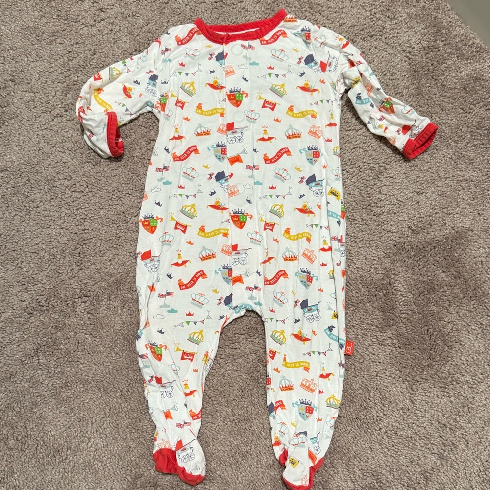 Magnetic Me An Heir is Born Modal Footie